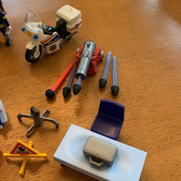 Host Pick 🎉🛍️PlayMobil Action Figures (18) & Assorted Pieces - Picture 6 of 7